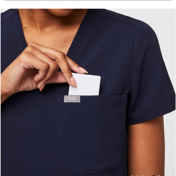 FIGS Catalina One Pocket Scrub Top XS - Brand new! - Picture 2 of 3